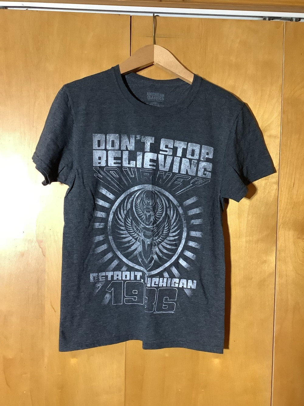Journey gray Don’t stop believing tee, size medium
